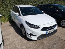 Weiß Gebraucht 2022 Kia Ceed Vision Limousine | 15.000 € (Fairer Preis)