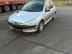 Silber Gebraucht 2003 Peugeot 206 Limousine | 799 € (Guter Preis)