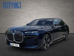 Blau Gebraucht 2024 BMW M760e Limousine | 109.900 €