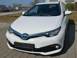 Weiß Gebraucht 2017 Toyota Auris Touring Sports Edition-S Kombi | 8.990 € (Superpreis)