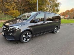 Grau Gebraucht 2021 Mercedes V220 Edition Van / Kleinbus | 49.095 € (Etwas zu teuer)