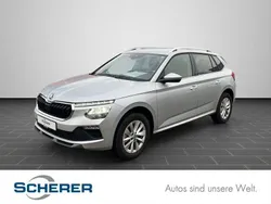Brillantsilber metallic Gebraucht 2024 Skoda Kamiq Selection SUV | 21.700 € (Fairer Preis)