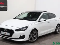 Weiß Gebraucht 2018 Hyundai i30 Limousine | 16.880 € (Fairer Preis)