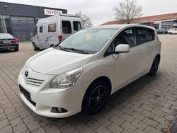 Weiß Gebraucht 2012 Toyota Verso Travel Van / Kleinbus | 6.990 € (Fairer Preis)