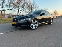 Schwarz Gebraucht 2014 Jaguar XF S Limousine | 17.999 €