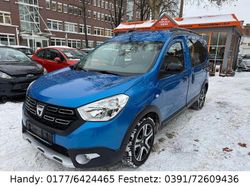 Blau Gebraucht 2018 Dacia Dokker Stepway Van / Kleinbus | 11.890 € (Guter Preis)