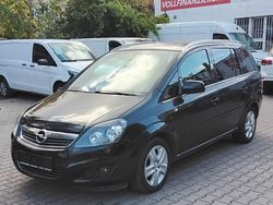 Schwarz Gebraucht 2011 Opel Zafira Design Edition Van / Kleinbus | 4.100 € (Fairer Preis)