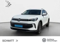 Pure white Gebraucht 2024 VW Tiguan Life SUV | 36.449 € (Fairer Preis)
