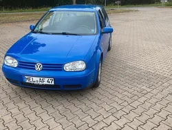 Blau Gebraucht 1998 VW Golf IV Kleinwagen | 1.500 €