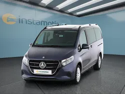 Blau Gebraucht 2024 Mercedes V220 Van / Kleinbus | 63.549 €
