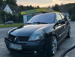 Schwarz Gebraucht 2002 Renault Clio II Initiale Kleinwagen | 1.700 €