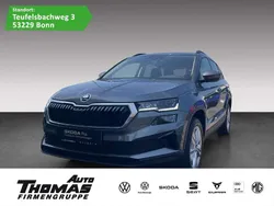 Graphitegrau metallic Gebraucht 2024 Skoda Karoq Selection SUV | 31.880 € (Fairer Preis)