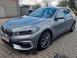 Grau Gebraucht 2022 BMW 120 Luxury Line Kleinwagen | 26.980 € (Fairer Preis)