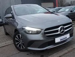 Mountaingrau Gebraucht 2020 Mercedes B200 Style Van / Kleinbus | 18.995 € (Guter Preis)