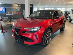 Rosso brera, metallic 3schich Neu 2025 Alfa Romeo Junior Veloce Limousine | 53.950 € (Etwas zu teuer)