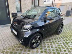 Schwarz Gebraucht 2021 Smart ForTwo Electric Drive Cabrio | 11.400 € (Guter Preis)