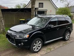 Schwarz Gebraucht 2010 Mitsubishi Outlander SUV | 5.999 €