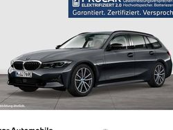 Grau Gebraucht 2022 BMW 330e Sport Line Kombi | 29.790 € (Fairer Preis)