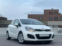 Weiß Gebraucht 2014 Kia Rio Kleinwagen | 6.299 € (Guter Preis)