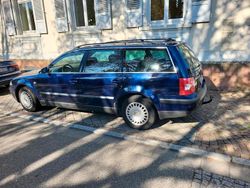 Blau Gebraucht 2002 VW Passat Kombi | 2.500 € (Etwas zu teuer)