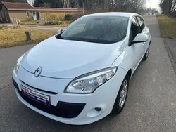 Weiß Gebraucht 2010 Renault Mégane III Dynamique Limousine | 3.700 € (Guter Preis)