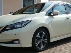 Grau Gebraucht 2022 Nissan Leaf N-Connecta Kleinwagen | 17.200 € (Fairer Preis)
