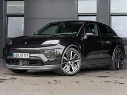 Tiefschwarzmetallic Gebraucht 2024 Porsche Macan SUV | 84.499 € (Superpreis)