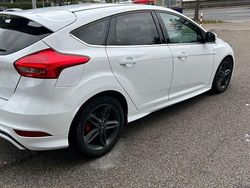 Weiß Gebraucht 2015 Ford Focus Business Edition Limousine | 8.900 € (Fairer Preis)