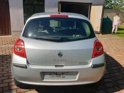 Silber Gebraucht 2005 Renault Clio III Kleinwagen | 1.299 €