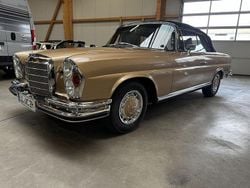 Beige Gebraucht 1969 Mercedes W111 Classic Cabrio | 398.800 €