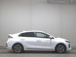 Polar white / sol Gebraucht 2022 Hyundai Ioniq Kleinwagen | 14.480 € (Guter Preis)