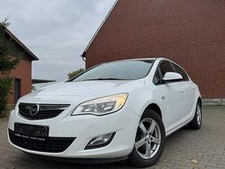 Weiß Gebraucht 2010 Opel Astra Kleinwagen | 3.300 €