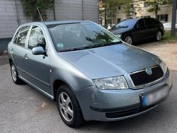 Grau Gebraucht 2003 Skoda Fabia Kleinwagen | 1.499 € (Fairer Preis)