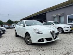 Weiß Gebraucht 2012 Alfa Romeo Giulietta Turismo Kleinwagen | 5.490 € (Fairer Preis)