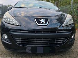 Schwarz Gebraucht 2007 Peugeot 207 CC Cabrio | 2.800 € (Etwas zu teuer)