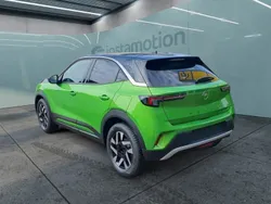 Grün Gebraucht 2023 Opel Mokka-e Elegance SUV | 26.690 € (Teuer)