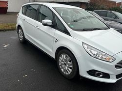 Weiß Gebraucht 2017 Ford S-MAX Trend Van / Kleinbus | 10.900 € (Guter Preis)
