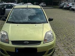 Grün Gebraucht 2007 Ford Fiesta Kleinwagen | 850 €