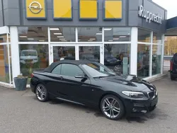 Black sapphire metallic Gebraucht 2017 BMW 220 M Sport Cabrio | 24.990 € (Fairer Preis)