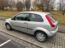 Grau Gebraucht 2006 Ford Fiesta Kombi | 2.000 € (Fairer Preis)