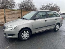 Grau Gebraucht 2012 Skoda Fabia Kombi | 2.499 € (Fairer Preis)