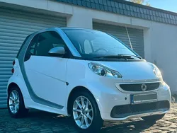 Weiß Gebraucht 2010 Smart ForTwo Coupé Passion Kleinwagen | 4.999 € (Fairer Preis)