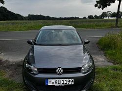 Grau Gebraucht 2009 VW Polo Trendline Limousine | 3.999 € (Teuer)