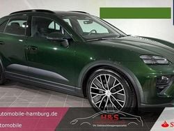 Oakgrün neo Gebraucht 2025 Porsche Macan 4 Electric SUV | 91.450 € (Guter Preis)