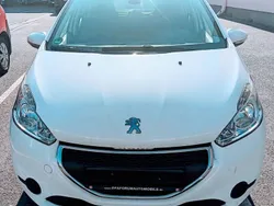 Weiß Gebraucht 2014 Peugeot 208 Access Kleinwagen | 3.499 € (Guter Preis)