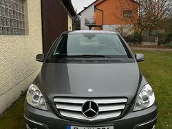 Grau Gebraucht 2008 Mercedes B170 Van / Kleinbus | 5.000 € (Etwas zu teuer)