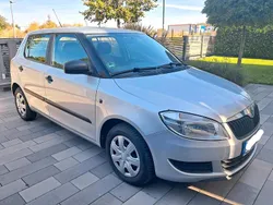 Grau Gebraucht 2011 Skoda Fabia Limousine | 5.250 €