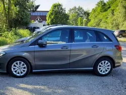 Grau Gebraucht 2017 Mercedes B180 Van / Kleinbus | 15.000 € (Guter Preis)
