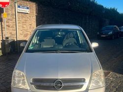 Silber Gebraucht 2004 Opel Meriva Van / Kleinbus | 2.400 € (Etwas zu teuer)