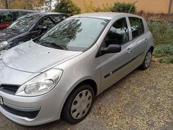 Grau Gebraucht 2009 Renault Clio II Authentique Limousine | 2.400 € (Fairer Preis)